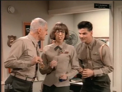 MAJOR_DAD_-_E2X12_THE_GIFT_OF_THE_MAJOR_001138.jpg