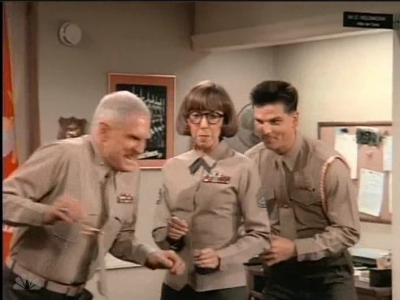 MAJOR_DAD_-_E2X12_THE_GIFT_OF_THE_MAJOR_001140.jpg