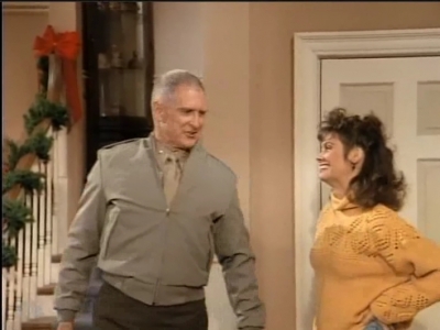 MAJOR_DAD_-_E2X12_THE_GIFT_OF_THE_MAJOR_001192.jpg