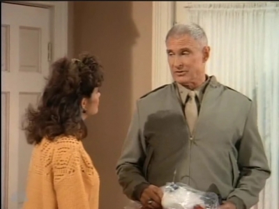 MAJOR_DAD_-_E2X12_THE_GIFT_OF_THE_MAJOR_001212.jpg