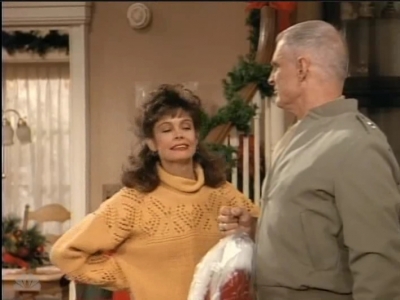 MAJOR_DAD_-_E2X12_THE_GIFT_OF_THE_MAJOR_001227.jpg
