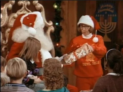 MAJOR_DAD_-_E2X12_THE_GIFT_OF_THE_MAJOR_001357.jpg