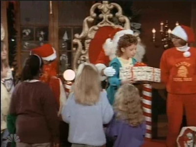 MAJOR_DAD_-_E2X12_THE_GIFT_OF_THE_MAJOR_001383.jpg