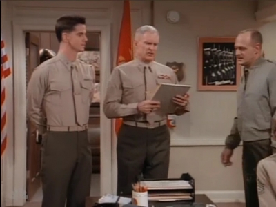 MAJOR_DAD_-_E2X13_FLYING_SOLO_010.jpg