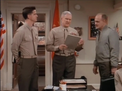 MAJOR_DAD_-_E2X13_FLYING_SOLO_012.jpg