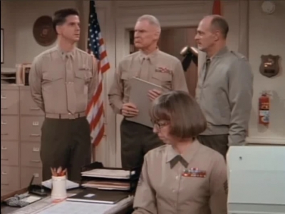 MAJOR_DAD_-_E2X13_FLYING_SOLO_038.jpg