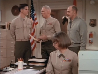 MAJOR_DAD_-_E2X13_FLYING_SOLO_044.jpg