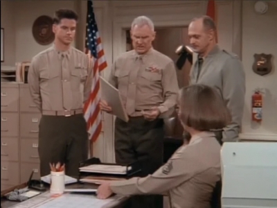MAJOR_DAD_-_E2X13_FLYING_SOLO_048.jpg
