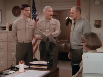 MAJOR_DAD_-_E2X13_FLYING_SOLO_063.jpg
