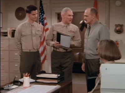 MAJOR_DAD_-_E2X13_FLYING_SOLO_081.jpg