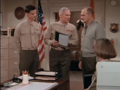 MAJOR_DAD_-_E2X13_FLYING_SOLO_082.jpg