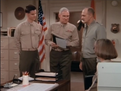 MAJOR_DAD_-_E2X13_FLYING_SOLO_084.jpg
