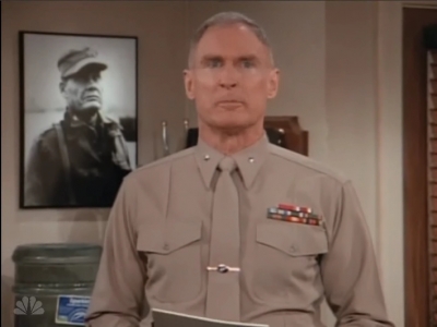 MAJOR_DAD_-_E2X13_FLYING_SOLO_164.jpg