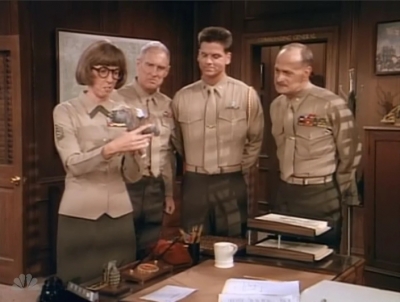 MAJOR_DAD_-_E2X14_A_BIRD_IN_THE_HAND_100.jpg