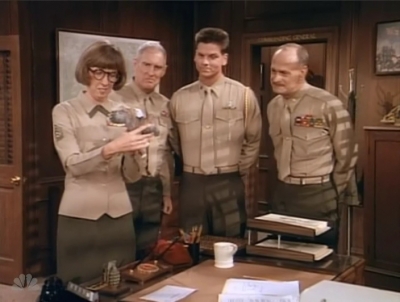 MAJOR_DAD_-_E2X14_A_BIRD_IN_THE_HAND_103.jpg