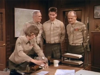 MAJOR_DAD_-_E2X14_A_BIRD_IN_THE_HAND_106.jpg