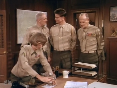 MAJOR_DAD_-_E2X14_A_BIRD_IN_THE_HAND_108.jpg