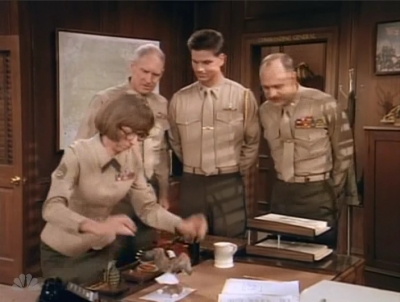 MAJOR_DAD_-_E2X14_A_BIRD_IN_THE_HAND_109.jpg