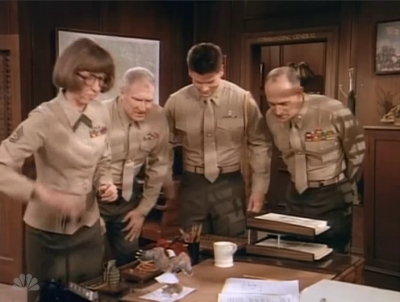 MAJOR_DAD_-_E2X14_A_BIRD_IN_THE_HAND_112.jpg