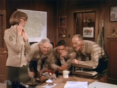MAJOR_DAD_-_E2X14_A_BIRD_IN_THE_HAND_123.jpg