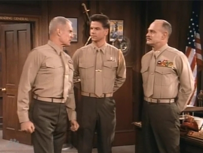 MAJOR_DAD_-_E2X14_A_BIRD_IN_THE_HAND_157.jpg