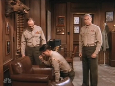 MAJOR_DAD_-_E2X14_A_BIRD_IN_THE_HAND_185.jpg