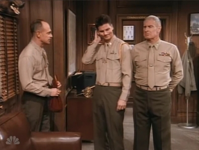 MAJOR_DAD_-_E2X14_A_BIRD_IN_THE_HAND_237.jpg