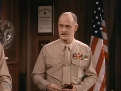 MAJOR_DAD_-_E2X14_A_BIRD_IN_THE_HAND_269.jpg