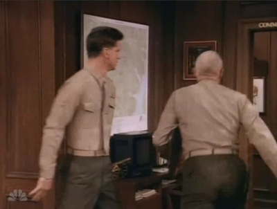 MAJOR_DAD_-_E2X14_A_BIRD_IN_THE_HAND_289.jpg