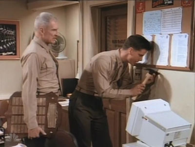 MAJOR_DAD_-_E2X14_A_BIRD_IN_THE_HAND_297.jpg