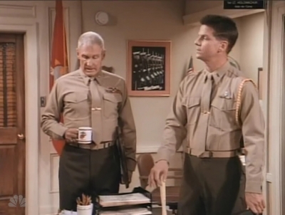 MAJOR_DAD_-_E2X14_A_BIRD_IN_THE_HAND_359.jpg