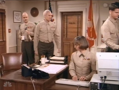 MAJOR_DAD_-_E2X14_A_BIRD_IN_THE_HAND_446.jpg