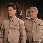 MAJOR_DAD_-_E2X14_A_BIRD_IN_THE_HAND_207.jpg