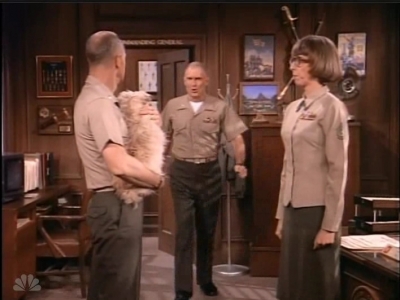 MAJOR_DAD_-_E2X23_ELMO_COME_HOME_005.jpg