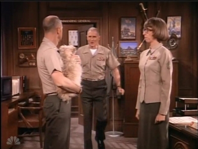 MAJOR_DAD_-_E2X23_ELMO_COME_HOME_006.jpg