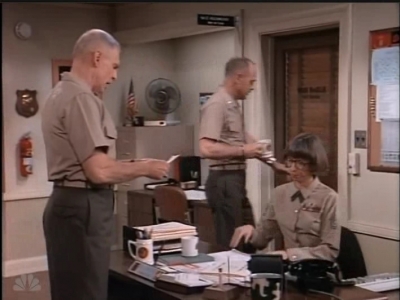 MAJOR_DAD_-_E2X23_ELMO_COME_HOME_227.jpg