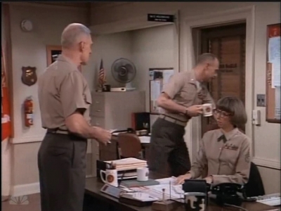 MAJOR_DAD_-_E2X23_ELMO_COME_HOME_265.jpg