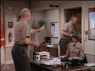 MAJOR_DAD_-_E2X23_ELMO_COME_HOME_266.jpg