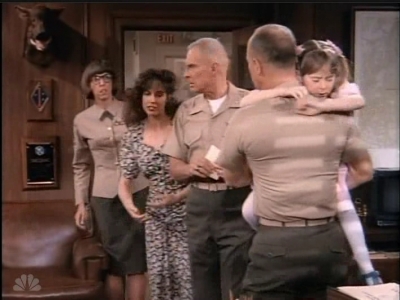 MAJOR_DAD_-_E2X23_ELMO_COME_HOME_332.jpg