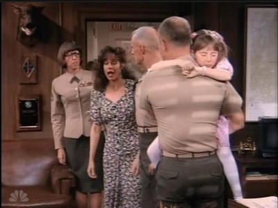 MAJOR_DAD_-_E2X23_ELMO_COME_HOME_337.jpg