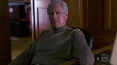 LAW_AND_ORDER_-_E10X19_SURRENDER_DOROTHY_055.jpg