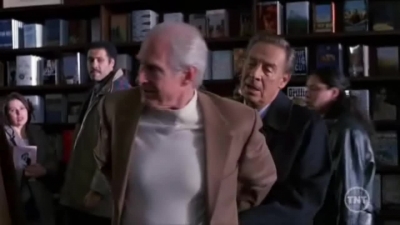 LAW_AND_ORDER_-_E10X19_SURRENDER_DOROTHY_290.jpg
