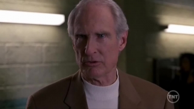LAW_AND_ORDER_-_E10X19_SURRENDER_DOROTHY_390.jpg