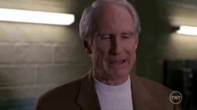 LAW_AND_ORDER_-_E10X19_SURRENDER_DOROTHY_420.jpg