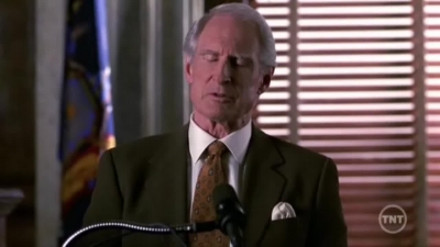LAW_AND_ORDER_-_E10X19_SURRENDER_DOROTHY_675.jpg