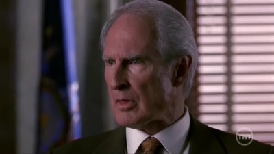 LAW_AND_ORDER_-_E10X19_SURRENDER_DOROTHY_777.jpg