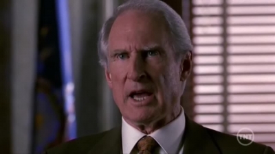 LAW_AND_ORDER_-_E10X19_SURRENDER_DOROTHY_790.jpg