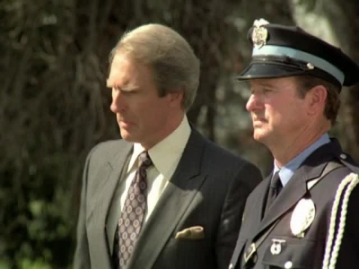 HILL_STREET_BLUES_-_E3X08_REQUIEM_FOR_A_HAIRBAG_030.jpg
