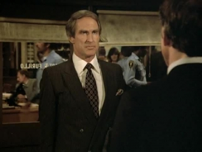 HILL_STREET_BLUES_-_E3X08_REQUIEM_FOR_A_HAIRBAG_180.jpg