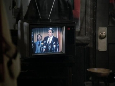 HILL_STREET_BLUES_-_E3X16_MOON_OVER_URANUS_THE_FINAL_LEGACY_034.jpg